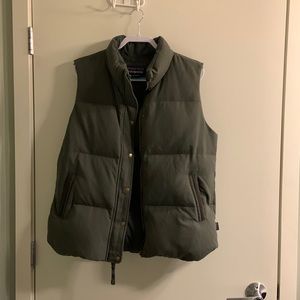Women’s Patagonia puffer vest.